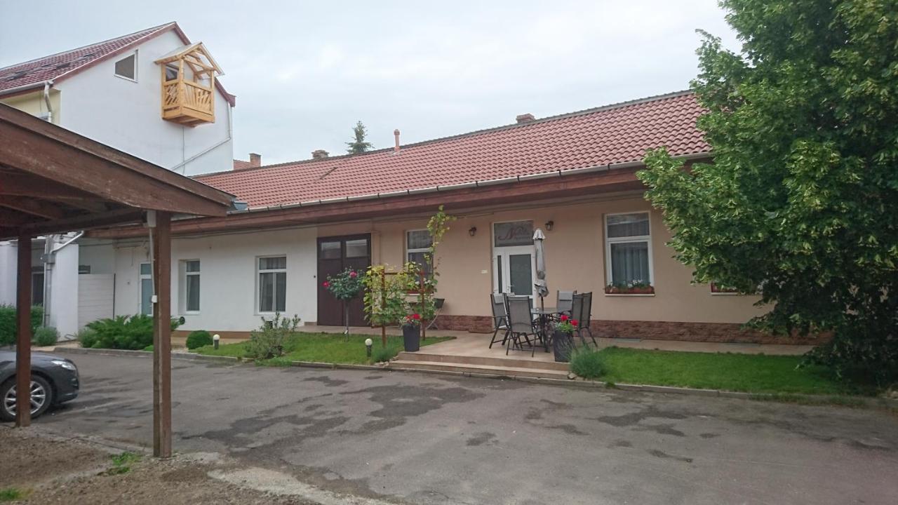 Nobilis Apartman Eger Exterior foto